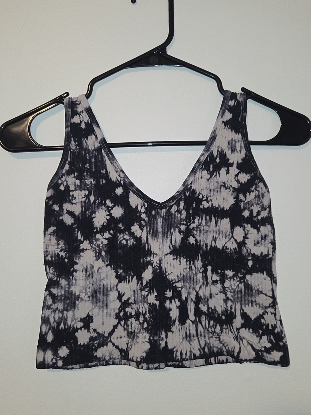 Aura Black & White Tie-Dye Ribbed V-Neck Tank Top